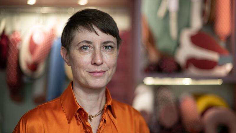 Silvia Wald wollte nicht einfach Kuschelobjekte für Erwachsene designen, sondern ihre flauschige Fleischauslage soll eine ernste Botschaft vermitteln.