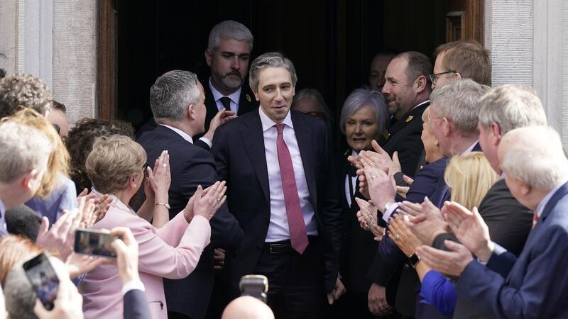 Simon Harris zum neuen Premier von Irland gewählt Simon Harris verlässt nach seiner Wahl zum neuen Premierminister von Irland das Parlament.