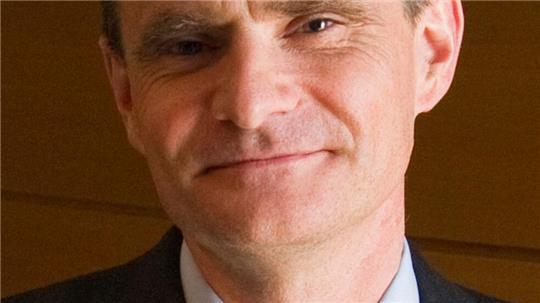 Simon Johnson stammt ursprünglich aus Großbritannien, lebt aber schon lange in den USA.