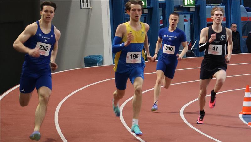 Simon Rödenbeck (2. von links) geht beim 400m Lauf an den Start und wird disqualifiziert. In der Staffel holt er dagegen Gold.