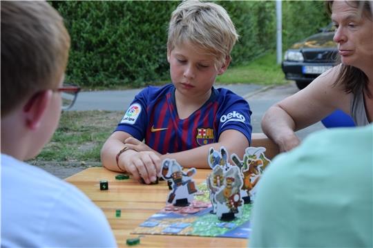 Simon Schweinsgut gehört zu den Kindern, die regelmäßig auch mit ihrer Familie spielen. Foto: Battmer