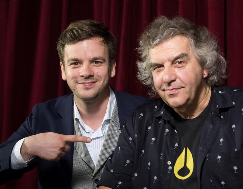 Im Rudel singen Simon (links) und Kurt Bröker.