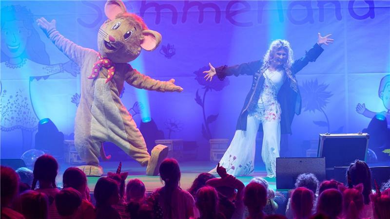 Wie Simone Sommerland zur Königin der Kinderohrwürmer wurde Simone Sommerland animiert zum Mitmachen.