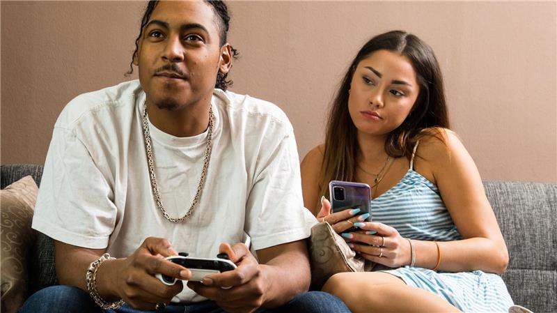 5 häufige Beziehungsprobleme - und wie man sie lösen kann Sind die Interessen, Ziele oder Lebensphasen zu unterschiedlich, leben sich Paare oft auseinander.