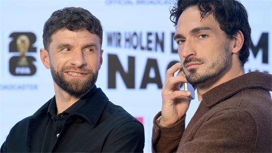 Sind privat befreundet, geschäftlich zudem verbunden: Thomas Müller (links) und Mats Hummels.