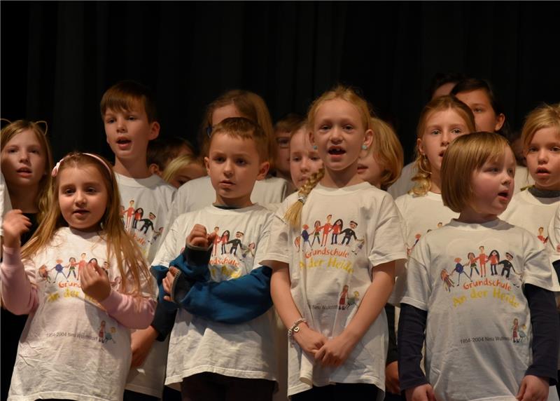 Singen voller Inbrunst: die Kinder der Stieglitzschule. Foto Felsch