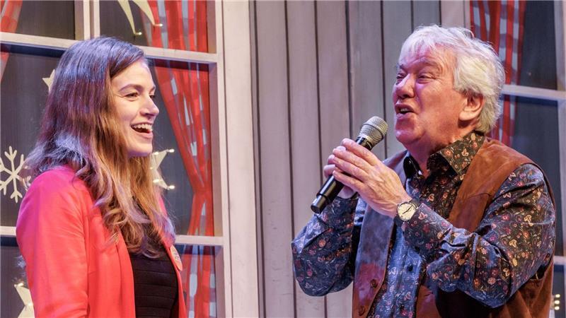 Singend in die Vorweihnachtszeit mit Rolf Zuckowski und der Weihnachtsbäckerei.