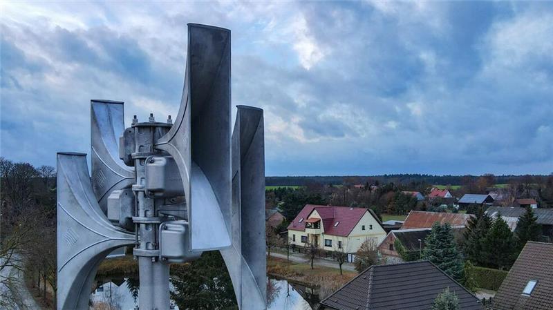 Sirenen für die Warnung der Bevölkerung - wie hier in einem Dorf in Brandenburg - gibt es nicht überall in Deutschland. Allerdings sind in den vergangenen Jahren vielerorts neue Sirenen installiert beziehungsweise alte Sirenen repariert und teilweise modernisiert worden. (Archivfoto)