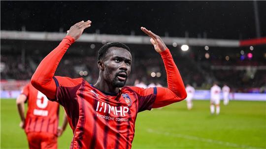 Sirlord Conteh und der 1. FC Heidenheim wollen in Bremen die Wende im Abstiegskampf schaffen.