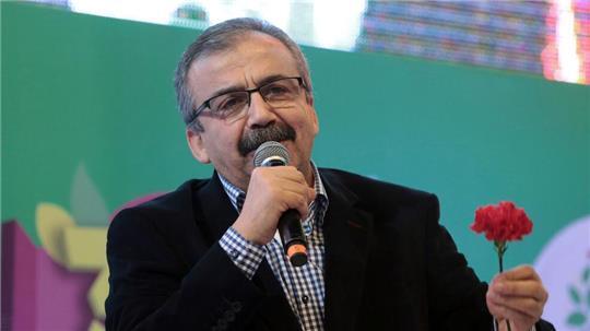 Sirri Süreyya Önder gehört zu den prokurdischen Politikern, die den inhaftierten PKK-Anführer Öcalan besuchen dürfen. (Archivbild)