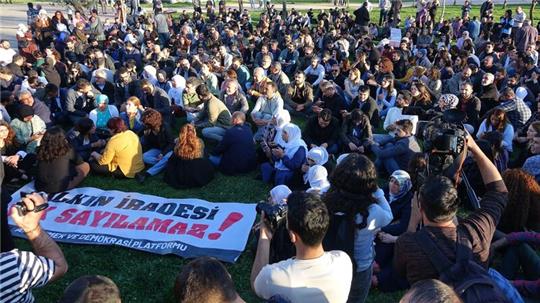 Sitzstreik und Protest in Diyarbakir: „Der Wille des Volkes kann nicht ignoriert werden“.