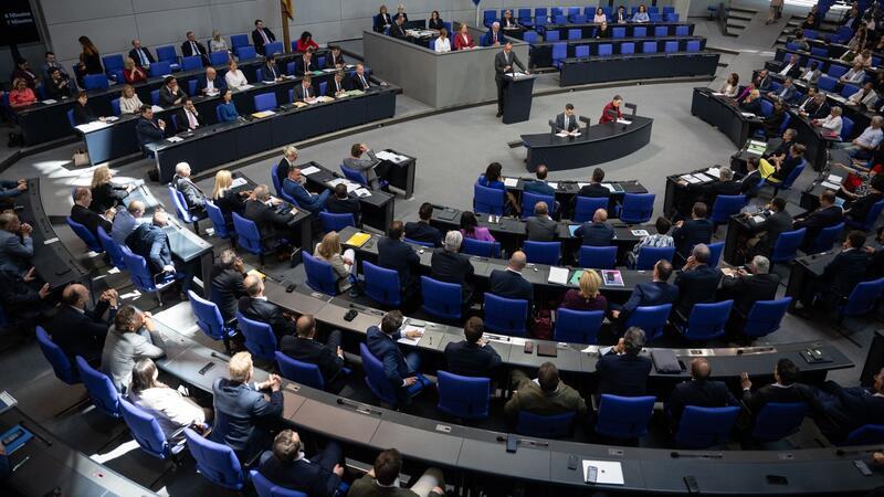 Schlagabtausch um Vorfälle an der Uni Göttingen Sitzung im Bundestag.