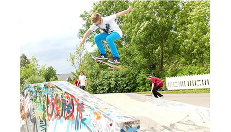 Skater aus dem Landkreis Stade zeigen atemberaubende Tricks, hier der 13-jährige Simon aus Apensen.