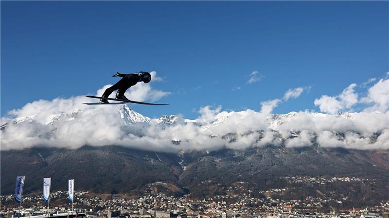 Ski nordisch/Skispringen, Weltcup, Vierschanzentournee, Großschanze, Männer, Probedurchgang, Ryoyu Kobayashi (Japan) im Sprung.