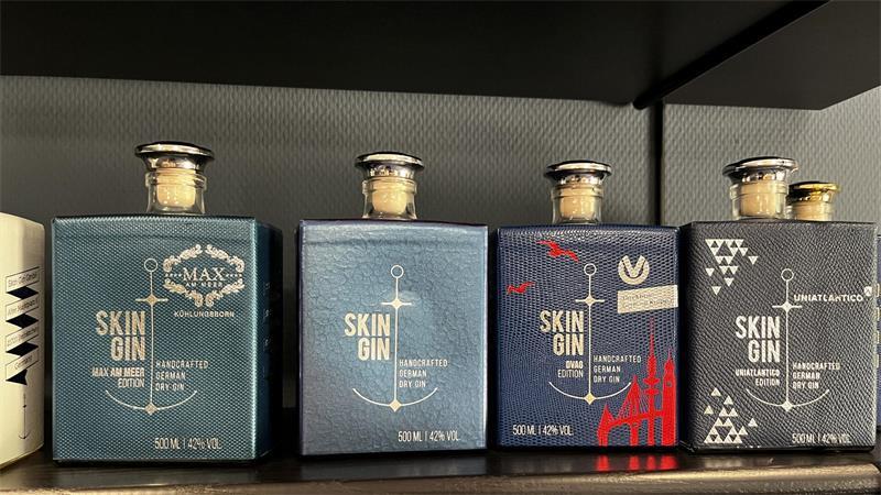 Skin Gin in Buxtehude: Rote Linien und ganz viel Leidenschaft Skin Gin gibt es in vielen verschiedenen Editionen. Foto: Wisser