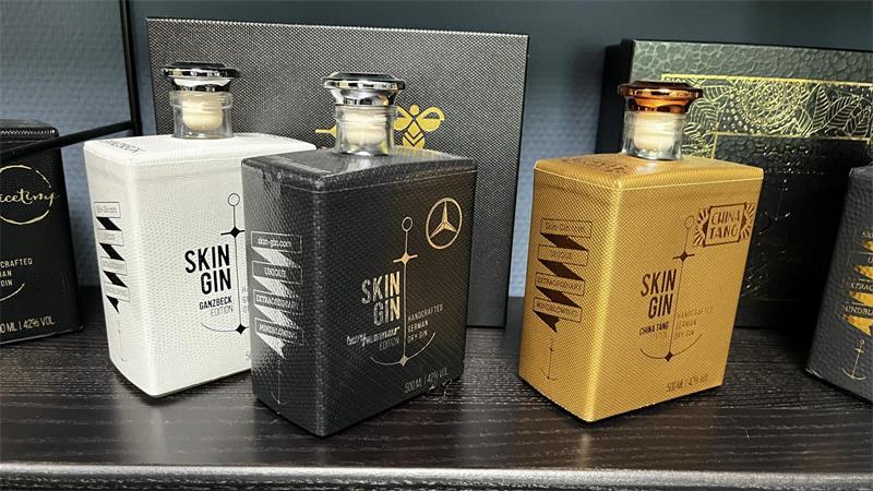 Skin Gin in Buxtehude: Rote Linien und ganz viel Leidenschaft Skin Gin ist im Alten Land in Grünendeich gegründet worden. Seit 2019 ist Buxtehude Heimat des Unternehmens.
