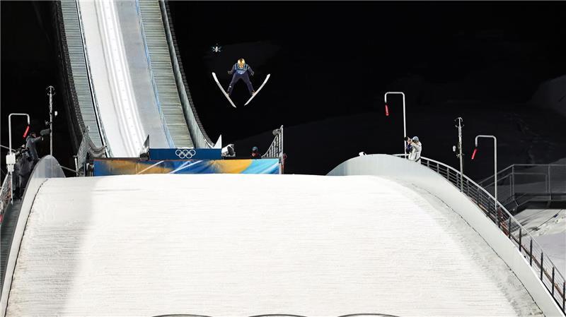 Skispringer Philipp Raimund überragte mit dem Olympiasieg.