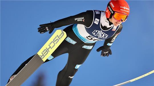 Skispringerin Katharina Schmid aus Oberstdorf legte einen überzeugenden Saisonstart hin.
