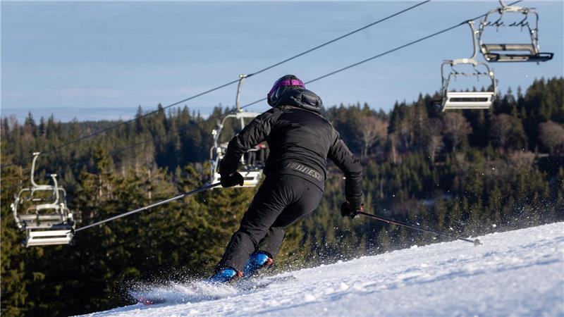 Skivergnügen in Thüringen - am Samstag sind dort wieder alle Skigebiete geöffnet. 