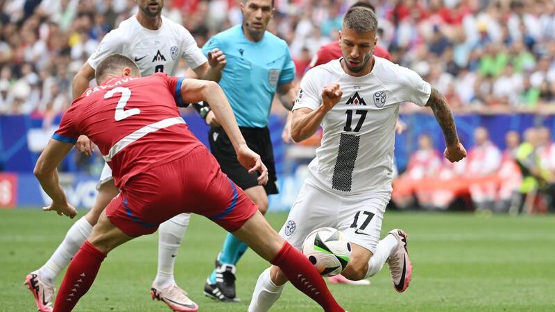 Jovic rettet Serbiens EM-Hoffnungen - „Ich liebe ihn sehr“ Slowenien und Serbien lieferten sich ein enges Duell.