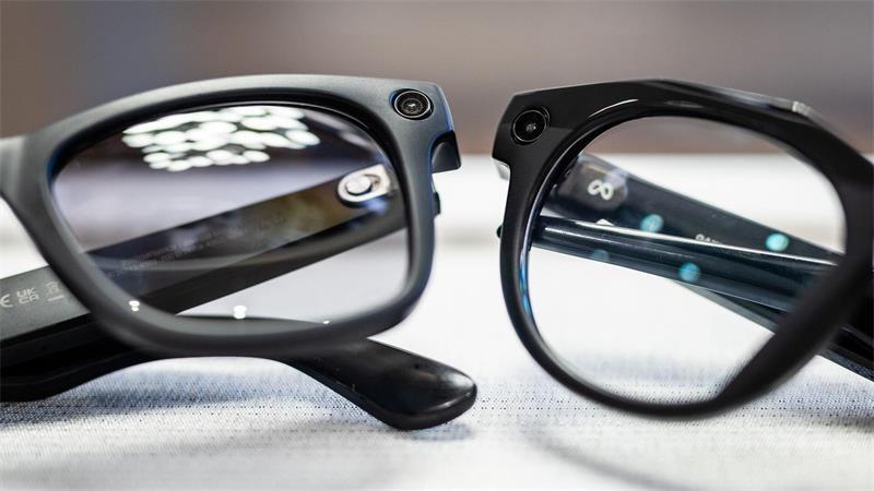 Smart Glasses sind umstritten, da sie andere Menschen oft weitestgehend unbemerkt filmen können. (Archivbild)