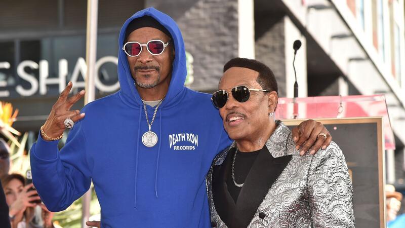 Charlie Wilson enthüllt Hollywood-Stern - Snoop Dogg dabei Snoop Dogg (l) und Charlie Wilson arbeiteten unter anderem für Hits wie „Signs“ mit Justin Timberlake und „Beautiful“ mit Pharrell Williams zusammen.
