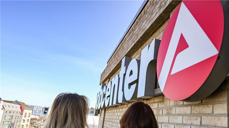 So bewerten Langzeitarbeitslose nach einer Studie ihre Besuche im Jobcenter. (Archivbild)