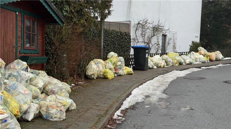 So ist die Lage in Altkloster und Ottensen, wo sich die Gelben Säcke stapeln.