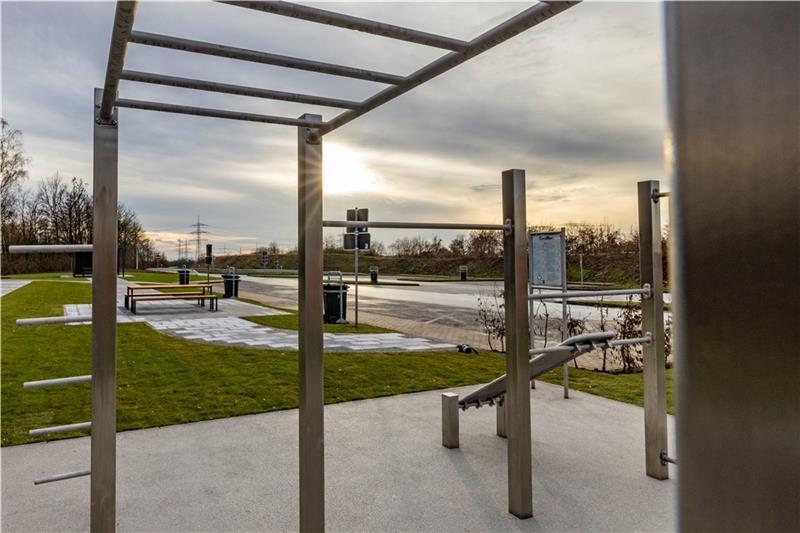 Endlich fließen die Förderungen: Das macht Ahlerstedt mit dem Geld So kann ein Calisthenics-Park mit Sportgeräten aussehen. Foto: Reichwein/dpa