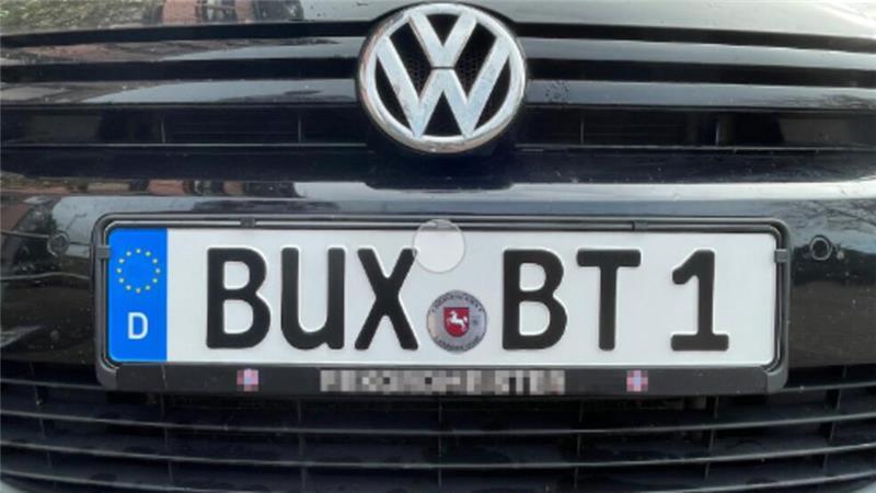 So könnte ein Kennzeichen für Buxtehude aussehen. Das Landkreis-Siegel wurde per Photoshop montiert.
