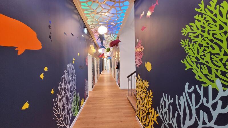 Aufnahmestopp: Kinderarzt-Erlebnispraxis wird überrannt So leer ist die Aquariumlandschaft der Praxis schon lange nicht mehr - die „Kinder- und Jugendarztpraxis Cuxland“ ertrinkt unter den Massen an Patienten.