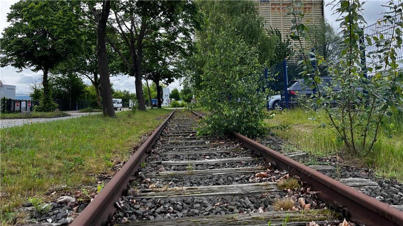 Buxtehude: Wachstum stößt an Grenzen – Neue Konzepte sind gefragt So präsentiert sich der Alte Postweg heute: Das Industriegleis liegt seit Jahren still.