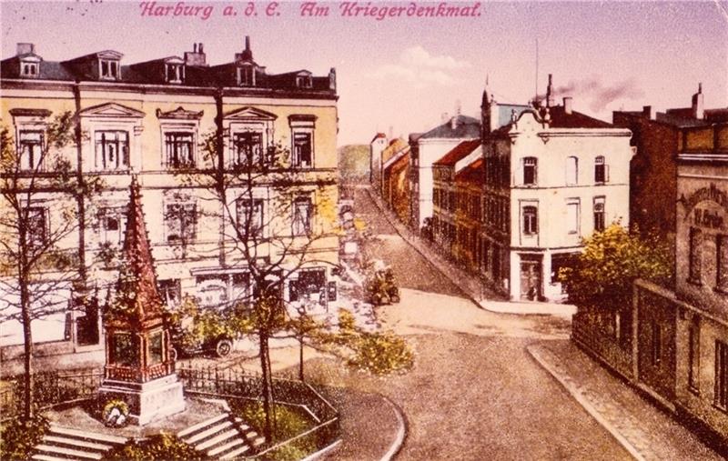 So sah der alte Platz mit dem Kriegerdenkmal für die Gefallenen von 1870/1871 vor dem Krieg aus. Foto: Geschichtswerkstatt Harburg