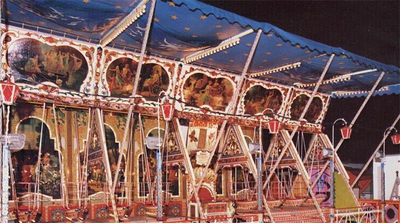 Mamamia! Mit Familie Greger abends auf dem Hamburger Sommerdom So sah die in Cadenberge eingelagerte und bei Blohm & Voss zu Kaiserszeiten gebaute Schiffschaukel der Familie Greger aus.