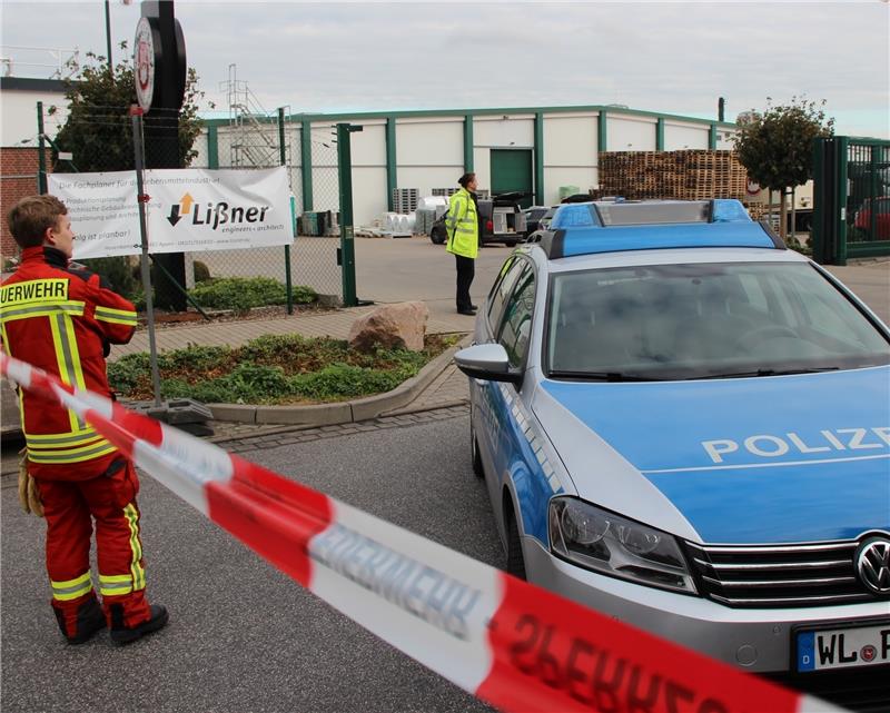 So sah es am vergangenen Mittwoch bei Schwarz Cranz in Neu Wulmstorf aus: Die Polizei sperrte den geräumten Betrieb weiträumig ab.