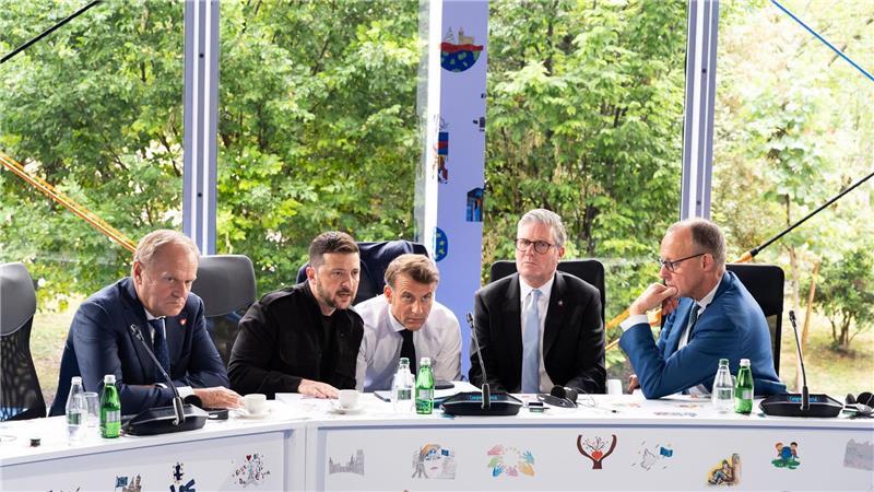 Europäer wollen sich vor Putin-Gespräch mit Trump abstimmen So sah es aus, als Merz, Macron und Starmer am Freitag mit Trump telefonierten. (Archivbild)