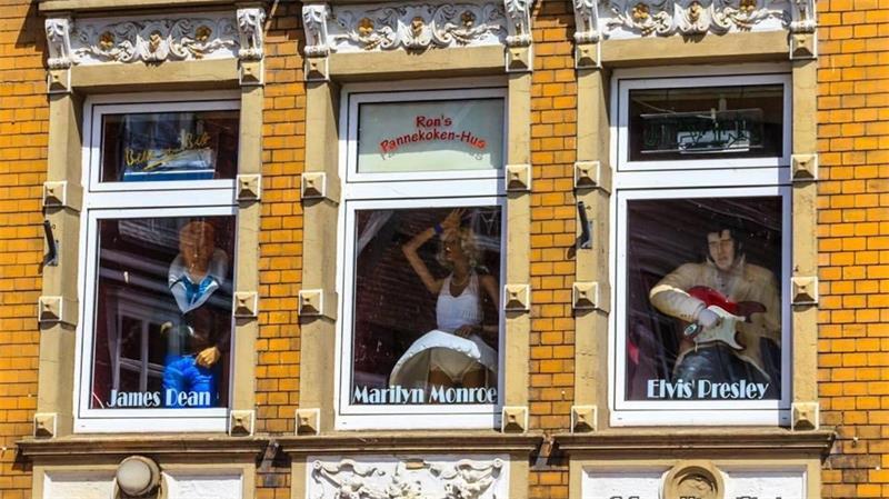 So sah es vor dem Brand in den Fenstern über dem Pannekoken-Eingangsbereich aus.