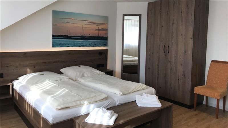 Zwei Linden in Balje: Hotelkomplex wird deutlich erweitert So schick sollen auch die Zimmer im neuen Gästehaus werden.