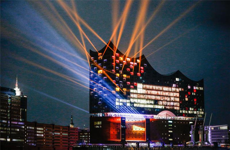 So schön strahlte die Elbphilharmonie am Abend der Eröffnung. Fotos: dpa