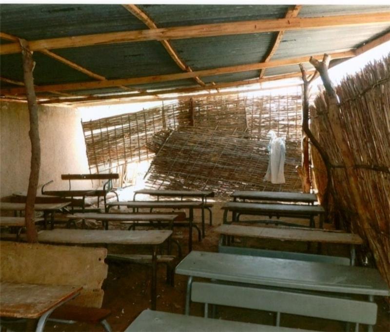 Dank Bingo zwei neue Klassenräume So sehen die Behelfsräume der Grundschule in Toucar aus. Foto Kinderhilfe Senegal