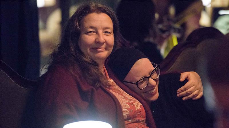 So sehen gute Verliererinnen aus: Katja Herbers und Meike Loibl vom Team Krimi Lizzi mussten ohne Preis nach Hause gehen, erreichten aber den für Buxtehude besten Platz Nummer 5.