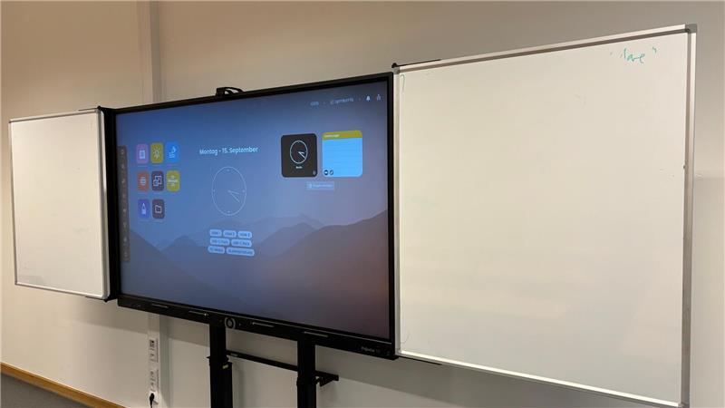 Buxtehudes modernste Schule: So sieht der HPS-Neubau von innen aus So sieht Tafel heute aus: Die Fachräume im Erweiterungsbau sind mit interaktiven Displays ausgestattet.