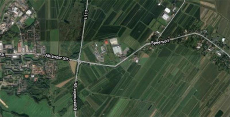 So sieht der Abschnitt zwischen Stade und Hollern-Twielenfleth bisher aus. Wenn der Plan umgesetzt wird, sollen dort Umgehungsstraße und Industriegleis entlang führen. Screenshot: Google Maps