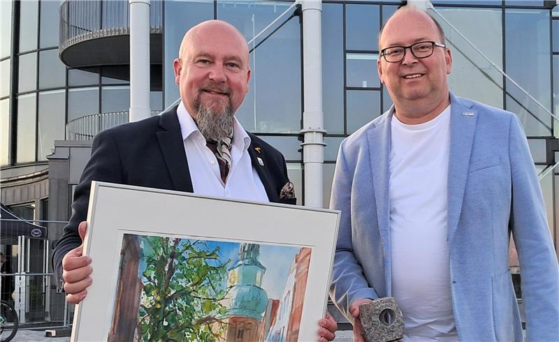 So sieht er sich gern: Stades Bürgermeister Sönke Hartlef (rechts) als Botschafter in der schwedischen Partnerstadt Karlshamn.