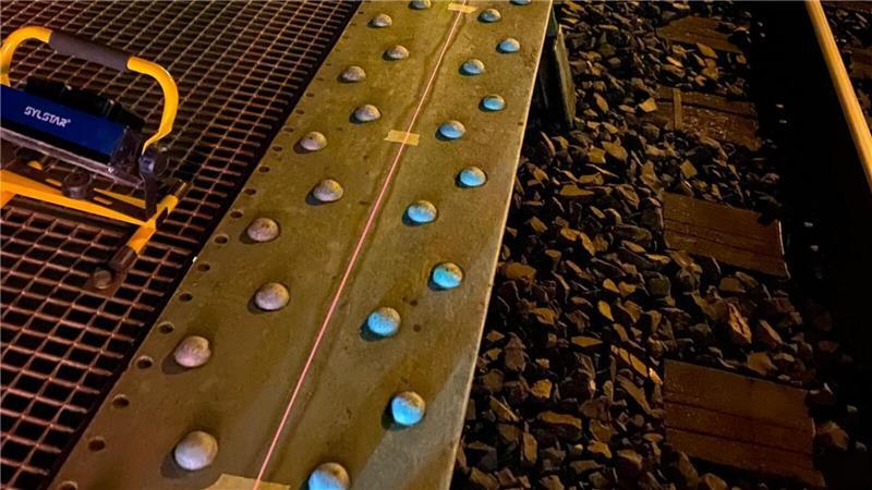 So sieht faseroptische Messtechnik zur Überwachung der Bausubstanz aus.