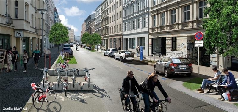 So soll sie aussehen, die Verkehrszukunft in Hamburgs Quartieren: Wo früher reguläre Parkplätze waren, bieten Leihfahrräder und Carsharing-Fahrzeuge Alternativen zum eigenen Pkw. Foto: BMW AG