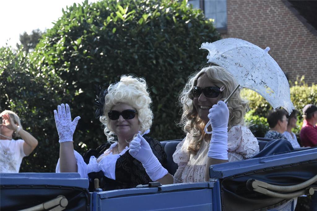 So vielfältig und bunt waren die Menschen auf dem Ernteumzug in Bargstedt 2024 u...