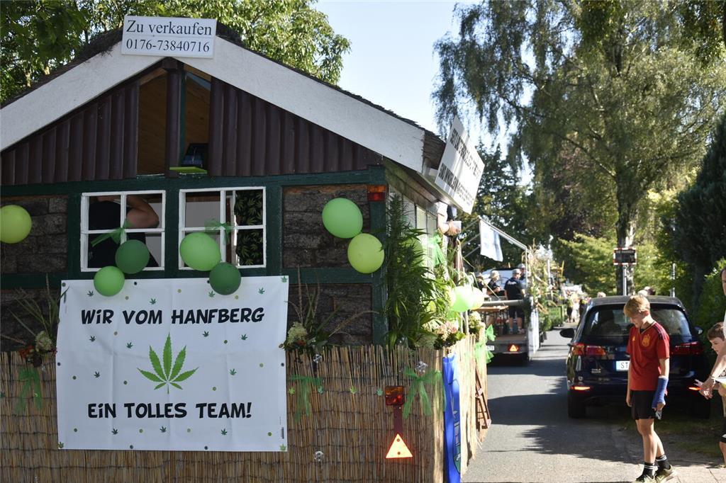 So vielfältig und bunt waren die Menschen auf dem Ernteumzug in Bargstedt 2024 u...