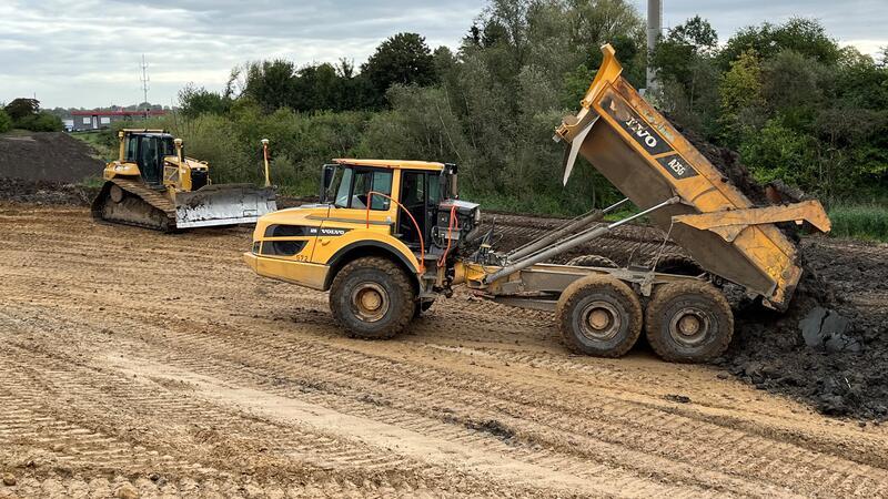 Elbdeich im Alten Land wird zehn Jahre zur Baustelle So wie hier in Stadersand könnte es um 2030 auch am Elbdeich zwischen Twielenfleth und Grünendeich aussehen.