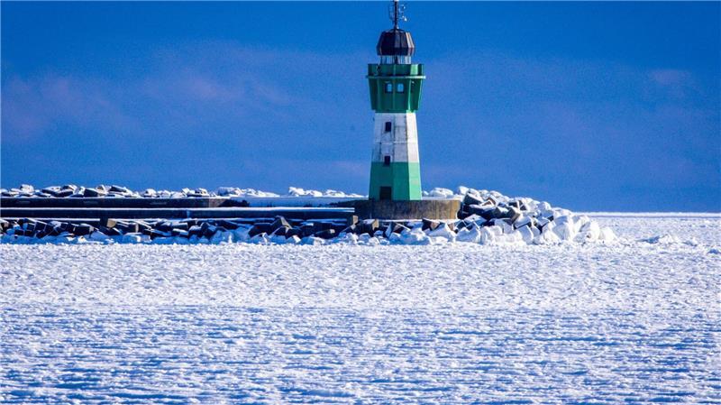 Die Ostsee schleppt eine schwere Nährstoffhypothek mit Sobald das Eis getaut und der Winter vorbei ist, wird sich die hohe Nährstoffbelastung wieder in Algenwachstum zeigen.